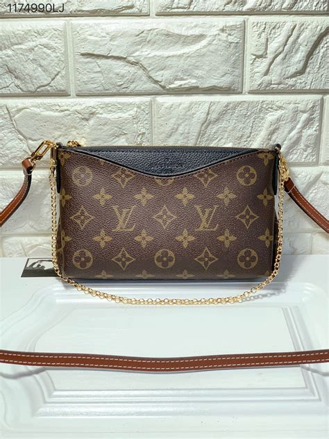 louis vuitton small bag with chain